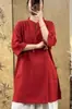 Nova roupa de verão feminina estilo chinês: camisa feminina de algodão e linho, gola alta retrô, abotoamento frontal, manga três quartos, comprimento médio