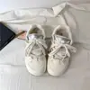 Tênis de Treino Alemão de Aparência Elegante com Sola Grossa para Mulheres, Novos Tênis Brancos Versáteis da Moda Coreana 2026, Sapatos Casuais para Estudantes com Design Ugly-Cute para Mulheres