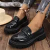 Novos Mocassins Redondos Estilo Britânico Outono 2026 para Mulheres, Sapatos de Couro da Moda com Salto Grosso, Sapatos de Salto Baixo Tamanho Grande