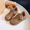 Zapatos Casuales de Cuero Retro para Niñas 2026 Otoño Nuevo Velcro para Niños Suela Suave Zapatos Individuales Antideslizantes Estudiante Zapatos tipo Birkenstock