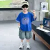 Conjunto Casual de Verão para Meninos 2026 Novo Verão Manga Curta Roupas de Verão Infantis Conjunto de Duas Peças Tendência Legal para Meninos