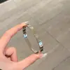 Pulsera de Diamantes de Trébol de Cuatro Hojas de Lujo Accesible de Gama Alta para Mujer Acero de Titanio Que No Se Desvanece Moda Europea y Americana Elegante Diseño de Nicho Joyería de Mano