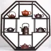 Casa Modelo Sala de Té con Estanterías de Exhibición Estilo Chino, Teteras de Arcilla Púrpura, Mascotas de Té, Teteras Pequeñas, Juegos de Té Kung Fu, Recipientes para Té de Arcilla Púrpura y Artículos Decorativos