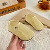 Sandálias de Malha para Meninas com Solado Plano, Velcro e Bico Redondo 2026 Verão Nova Moda Casual Respirável Antiderrapante