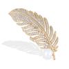 Broche de pluma de hoja de árbol de aleación de diamantes de imitación con ambiente de moda europeo y americano, broche con retención de color, accesorios de ropa, broche para hombres y mujeres
