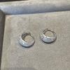 Aretes Simples Escarchados de Hebilla para la Oreja para Mujer Europeos y Americanos Nuevo Diseño Nicho de Lujo Ligero Aretes Estilo Frío Distintivos Combinan con Todo
