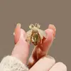 Broche com Acabamento de Luxo, Estilo Nicho e Simples, Alfinete de Roupa, Acessório de Pérola para Terno, Broche
