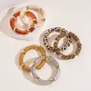 Pulseira Redonda Geométrica com Estampa de Leopardo Iridescente em Acrílico Europeia e Americana, Estilo Vintage de Nicho de Luxo, Acessório de Mão Único e Elegante