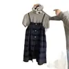 Conjunto de Verano 2026 para Niñas, Nuevo Estilo Coreano para Niños Mayores, Vestido de Tirantes a Cuadros Estilo Bosque, Conjunto de Tres Piezas de Color Sólido con Manga Corta, Moderno