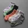Calcetines Casuales Versátiles Estilo Pareja, Calcetines de Algodón Sin Costuras No Elásticos, Calcetines Deportivos para Hombre de Media Pantorrilla, Calcetines Deportivos Blancos para Mujer