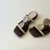 Sandalias de una tira estilo francés de nicho para mujer, de punta abierta y cuadrada, elegantes zapatos romanos, sandalias planas de playa