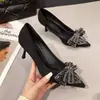 Sapatos de Salto Alto Femininos Pretos de Camurça Elegantes com Laço de Strass - Coleção Primavera/Outono 2026 Francês - Versáteis para o Trabalho e o Dia a Dia - Sapatos Individuais Profissionais