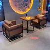 Conjunto de Sofá e Cadeira de Bar Estilo Industrial com Textura de Madeira de Nogueira, Adequado para Mesas de Reunião, Bares, Salas Privadas de KTV e Sofás de Lazer