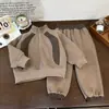 Conjunto de sudadera de pana color block personalizado estilo ins para niños 25 otoño/invierno, sudadera de cuello alto de moda y pantalones de chándal para niños y niñas