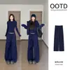 Conjunto casual de moletom esportivo azul marinho estilo coreano para mulheres para o início do outono, incluindo uma jaqueta com capuz e calças versáteis, um conjunto casual completo