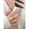Anillo Flor Dorada para Mujer, Anillo Liso Nuevo, Artesanía Exquisita, Diseño de Nicho, Lujo Ligero, Gama Alta, Regalo Versátil