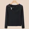 Camiseta de Manga Larga de Diseño Irregular de Gama Alta para Mujer, Primavera 2026 Ajustada Elegante Top Retorcido con Hebilla Metálica