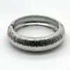 Pulsera Trendy de Patrón de Ola Irregular, Brazalete Liso Abierto, Suministro de Joyería de Gama Alta de Nicho para Comercio Exterior
