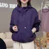 Jaqueta com zíper e capuz para outono, cor sólida, corte solto, afina a silhueta, casual, versátil, adequada para ir ao trabalho, tamanho pequeno, peça da moda