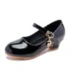 Zapatos de princesa para niñas 2026 nuevos zapatos de cuero de primavera y otoño, zapatos blancos de tacón alto para actuaciones de niñas pequeñas, adecuados para combinar con vestidos
