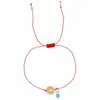 Pulseira Feminina Estilo Chinês Fio Vermelho Trançado Branco e Vermelho Pingente Redondo de Metal Ajustável 28cm Embalagem Individual