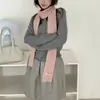 En Stock Wholesale de Fábrica Bufanda Larga Fina de Otoño/Invierno para Mujer Color Sólido Tejida Mezcla de Lana Versátil Bufanda Cálida para el Cuello