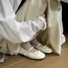 Sapatos Femininos Retro Franceses Vermelhos de Bico Redondo e Boca Rasa, Novos Sapatos Mary Jane de Verão 2026 com Sola Macia