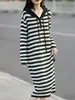 Vestido de Tricô com Capuz Listrado para Mulheres, Novo Estilo 26 Outono e Inverno Slim Fit Vestido Suéter de Manga Longa, Vestido Longo Base