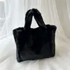 Bolso tote en stock, nuevo bolso de mano de otoño e invierno, bolso peludo lindo y dulce, gran capacidad para el trabajo y los desplazamientos, bolso transfronterizo