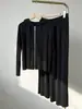 Novo conjunto de moletom outono/inverno da Miyake para mulheres, um conjunto de duas peças de alta qualidade apresentando um top com capuz e calças plissadas, completo com um visual coordenado