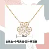 Colar Trevo em Ouro Rosé 18K com Pétalas de Ouro V Cheias de Diamantes e Diamante Único, Colar Leve de Luxo Trevo da Sorte para Clavícula, Presente para Namorada
