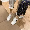 Tênis Casuais Slip-On Masculino e Feminino de Solado Plano com Bordado de Abelha Estilo Coreano para Casal g Marca Novos Sapatos Brancos Outono e Inverno 2026