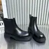 Botas de Cano Curto de Couro Macio Bico Redondo Salto Bloco Retrô Femininas 2026 Outono/Inverno Novas Botas Chelsea Estilo Britânico Botas Pretas Dr. Martens Femininas