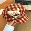 Chapéu octogonal xadrez com laço de gato de desenho animado estilo japonês para mulheres, adequado para passeios de primavera e outono, faz o rosto parecer menor, boina vintage, fofo