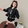 Chaqueta de cuero para niña, nueva colección otoño 2026, ropa de primavera y otoño para niños, chaqueta de cuero elegante y a la moda para bebés niñas
