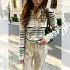 Conjunto de otoño: Camiseta interior de punto a rayas para mujer, perfecta para usar en capas o sola a principios de otoño, combinada con una camisa polo para un look coreano chic y elegante