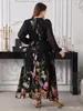 Vestido largo de gasa con estampado floral negro para mujer de talla grande, cuello en V, manga larga, cintura ajustada, falda fluida, elegante.