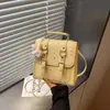 Mochila feminina transfronteiriça super popular de verão 2026 novo modelo, nicho de luxo leve de alta qualidade, mochila popular para o dia a dia este ano