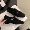 Zapatos grises de tacón grueso para mujer estilo francés, forrados de felpa, nueva colección otoño/invierno 2025, cálidos y acogedores para el trayecto al trabajo