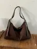 Bolsa hobo retrô de camurça estilo coreano, uma bolsa de ombro luxuosa e elegante para exportação, versátil para ambientes casuais e de trabalho.