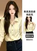 Camisa de seda amarilla con cuello polo y manga larga para mujer, nueva moda de otoño 2026, top elegante y estilizado para mujer A14048