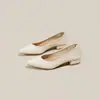 Zapatos de slip-on de punta fina estilo hada con tacón grueso nuevo 2026, cubiertos de cuero de dos capas con suelas suaves, versátiles para el trabajo y la oficina, para mujer
