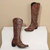 Botas de moda de punta para mujer europeas y americanas botas de mujer bordadas botas de cuero manga comercio exterior 2023 tacón de costura 43 nuevo 40 algodón