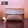 Bolsa Pequena Quadrada Masculina com Padrão de Mão, Bolsa de Couro Transversal Nova de Couro Bovino de Primeira Camada, Bolsa de Ombro Masculina de Grande Capacidade, Moderna e Respirável
