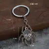 Nuevo spoof de Halloween transfronterizo moverá ojos araña accesorios DIY colgante accesorios de aleación llavero