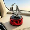 Ornamento Giratório de Lua e Lobo Alimentado por Energia Solar para Carro Perfume para Carro Desodorizador Fragrância Duradoura Leve Ornamento de Lobo