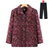 Madre de 70 años vistiendo ropa de otoño, una chaqueta de doble capa con cuello alto, adecuada para mujeres de mediana edad y mayores, un abrigo de primavera/otoño para abuelas