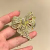 Broche anti-exposição artefato de alta qualidade requintado moderno flor de peito pino de fixação grande para pequeno para roupas decote acessório