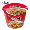 Master Kong Bom Sabor Macarrão Instantâneo Sabor Carne Bovina Braiseada em Balde com Legumes em Conserva Estilo Antigo e Costelinhas de Porco Sabor Cebolinha, Caixa Completa com 12 Potes de Macarrão Instantâneo