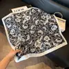 Lenço Profissional Vintage Flor de Castanha Preta 70 Lenço Feminino Moda Primavera e Verão Versátil Lenço/Xale de Seda de Amora Artificial